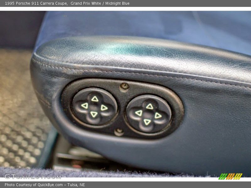 Controls of 1995 911 Carrera Coupe