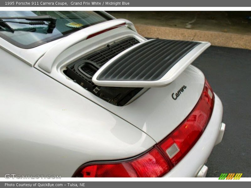 Grand Prix White / Midnight Blue 1995 Porsche 911 Carrera Coupe