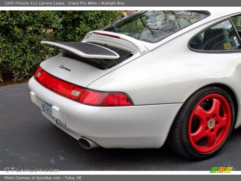 Grand Prix White / Midnight Blue 1995 Porsche 911 Carrera Coupe