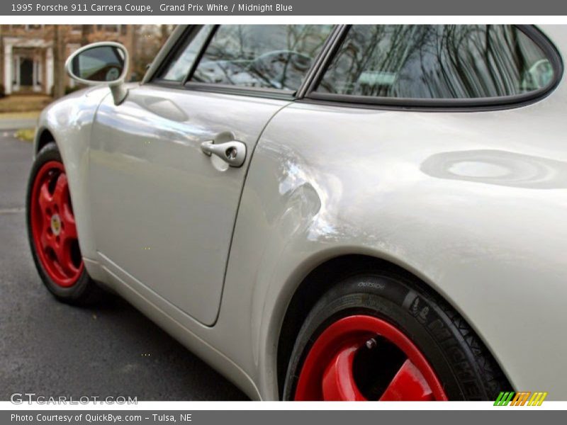 Grand Prix White / Midnight Blue 1995 Porsche 911 Carrera Coupe