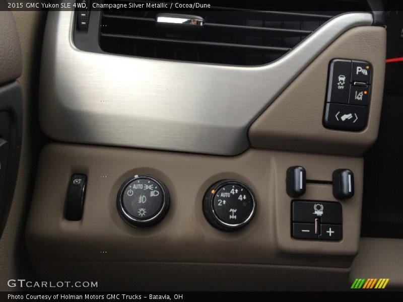 Champagne Silver Metallic / Cocoa/Dune 2015 GMC Yukon SLE 4WD