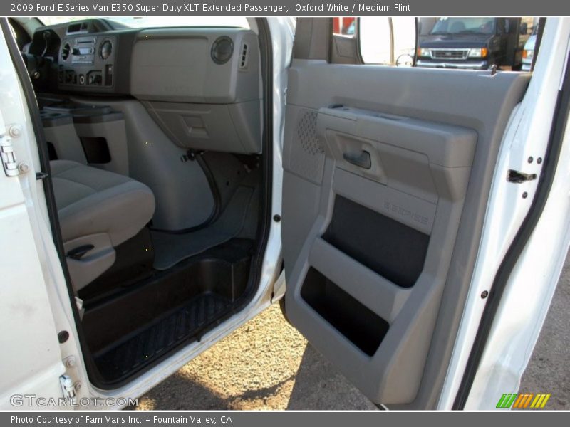 Oxford White / Medium Flint 2009 Ford E Series Van E350 Super Duty XLT Extended Passenger