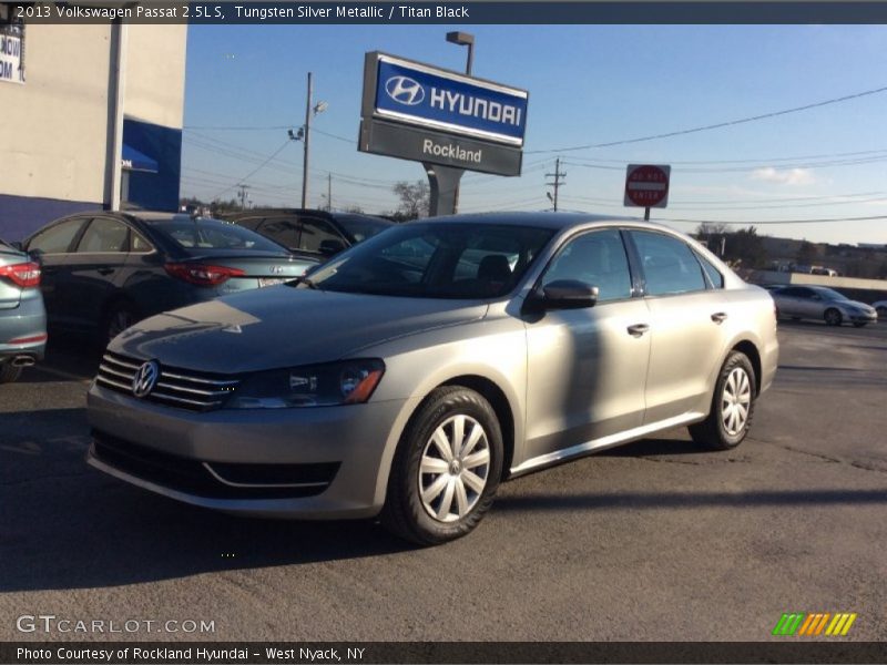 Tungsten Silver Metallic / Titan Black 2013 Volkswagen Passat 2.5L S