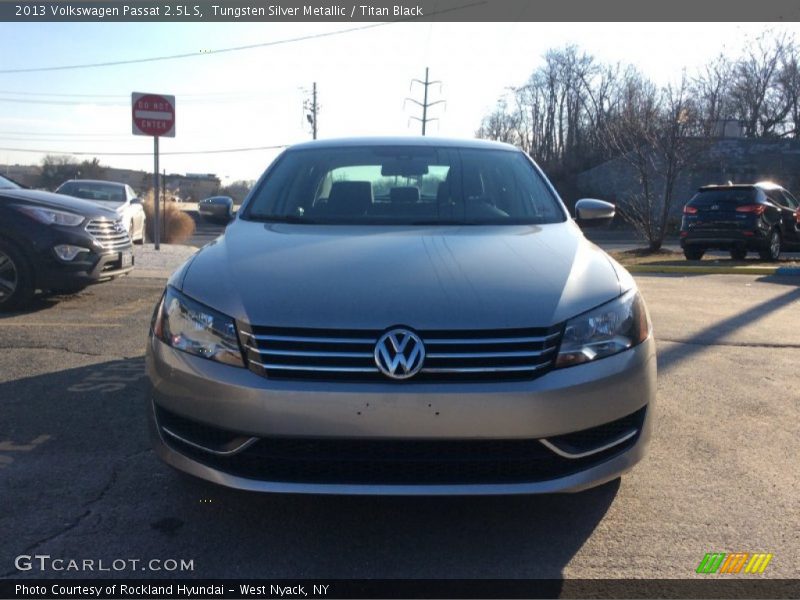 Tungsten Silver Metallic / Titan Black 2013 Volkswagen Passat 2.5L S