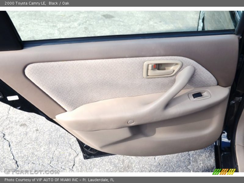 Black / Oak 2000 Toyota Camry LE