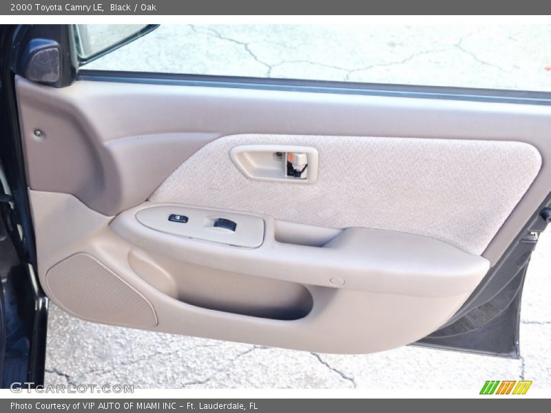 Black / Oak 2000 Toyota Camry LE