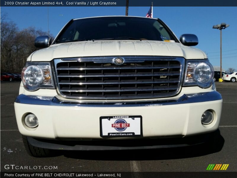 Cool Vanilla / Light Graystone 2009 Chrysler Aspen Limited 4x4