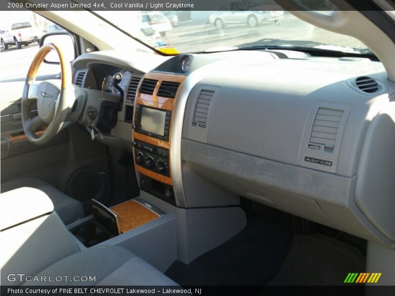 Cool Vanilla / Light Graystone 2009 Chrysler Aspen Limited 4x4
