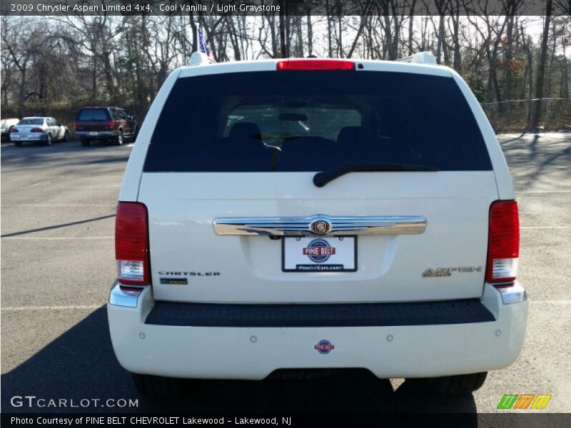 Cool Vanilla / Light Graystone 2009 Chrysler Aspen Limited 4x4