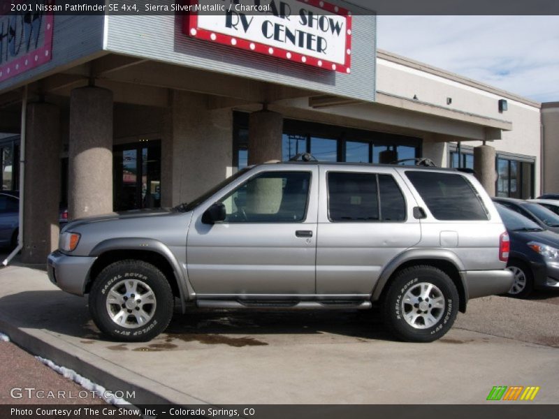 Sierra Silver Metallic / Charcoal 2001 Nissan Pathfinder SE 4x4