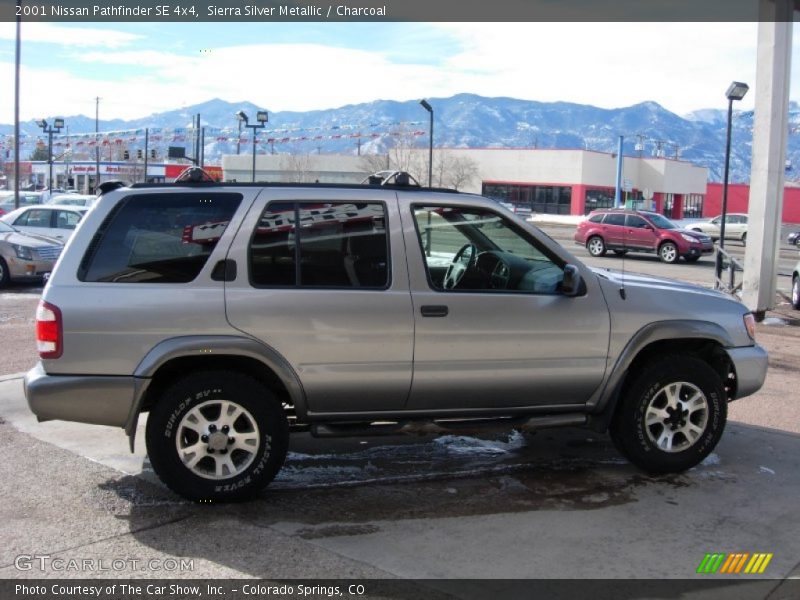 Sierra Silver Metallic / Charcoal 2001 Nissan Pathfinder SE 4x4