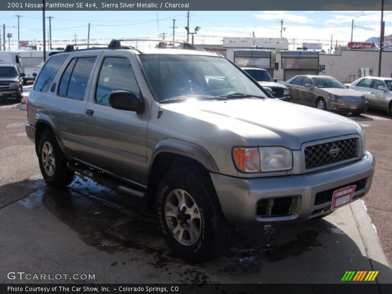 Sierra Silver Metallic / Charcoal 2001 Nissan Pathfinder SE 4x4