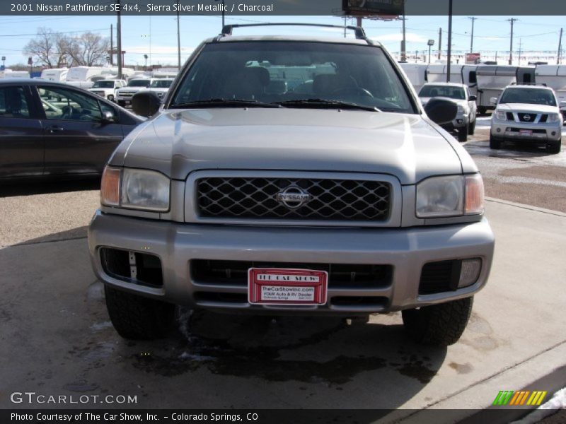 Sierra Silver Metallic / Charcoal 2001 Nissan Pathfinder SE 4x4