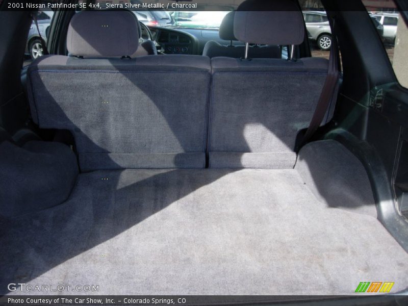 Sierra Silver Metallic / Charcoal 2001 Nissan Pathfinder SE 4x4
