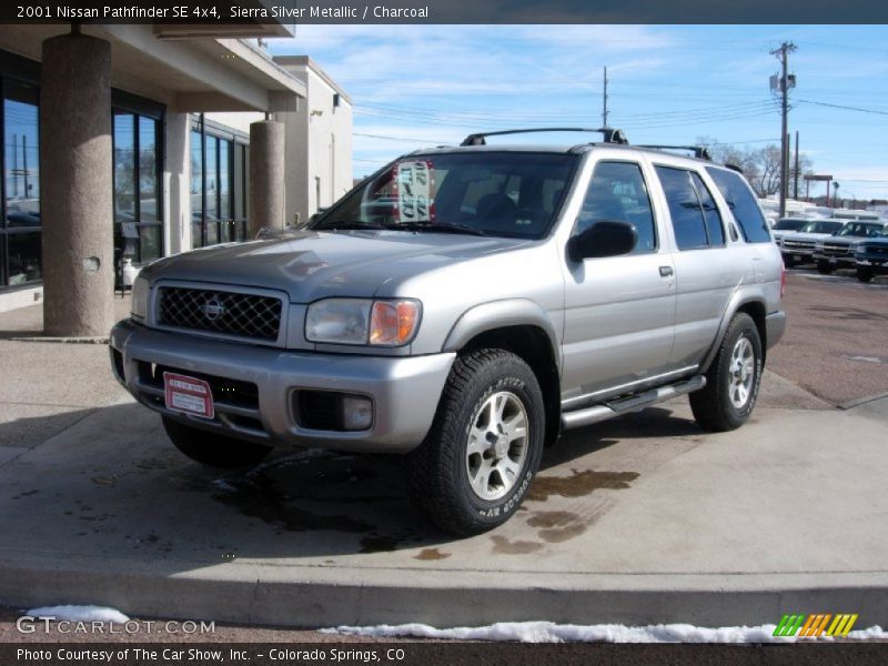 Sierra Silver Metallic / Charcoal 2001 Nissan Pathfinder SE 4x4