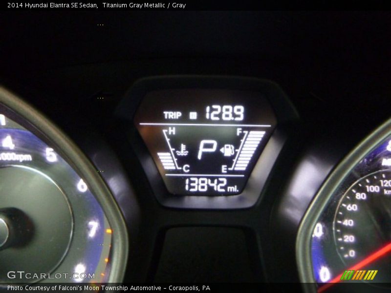 Titanium Gray Metallic / Gray 2014 Hyundai Elantra SE Sedan