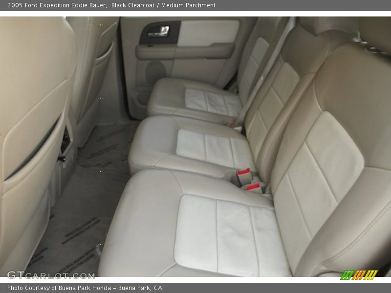 Black Clearcoat / Medium Parchment 2005 Ford Expedition Eddie Bauer