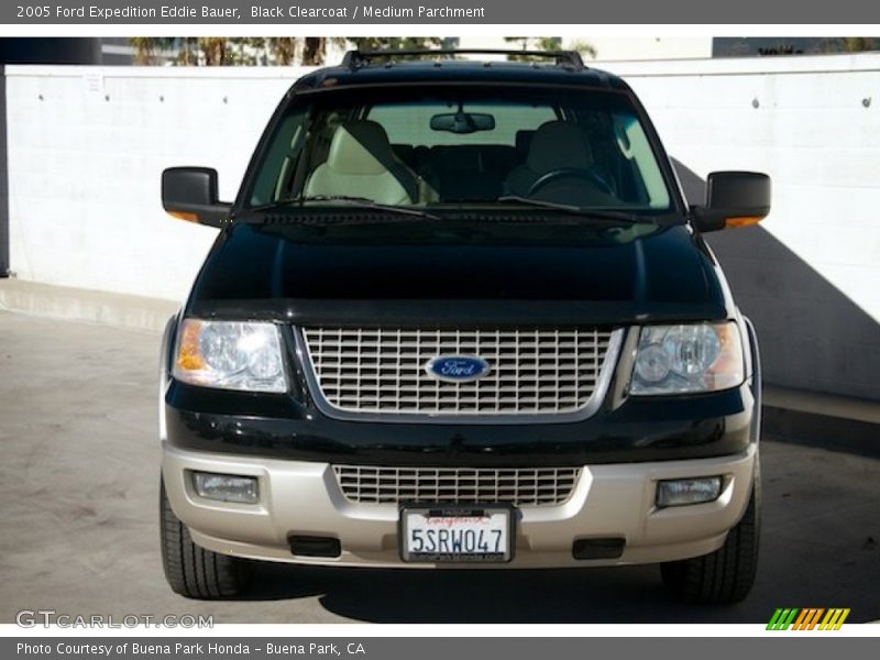 Black Clearcoat / Medium Parchment 2005 Ford Expedition Eddie Bauer