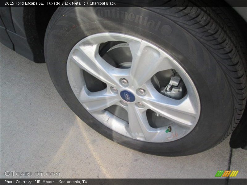 Tuxedo Black Metallic / Charcoal Black 2015 Ford Escape SE
