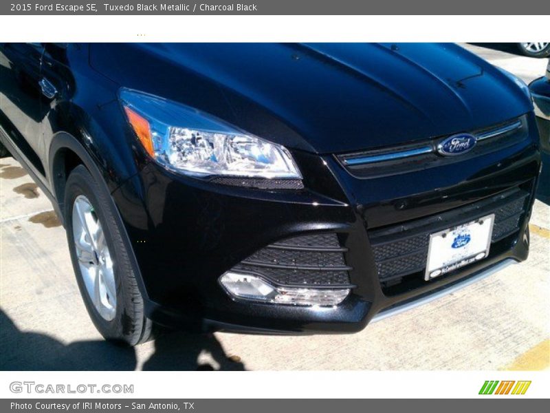 Tuxedo Black Metallic / Charcoal Black 2015 Ford Escape SE