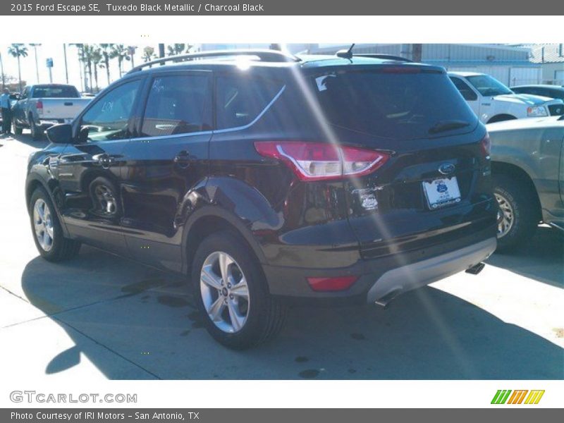 Tuxedo Black Metallic / Charcoal Black 2015 Ford Escape SE