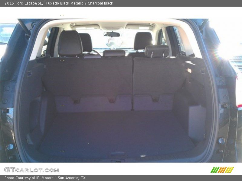 Tuxedo Black Metallic / Charcoal Black 2015 Ford Escape SE