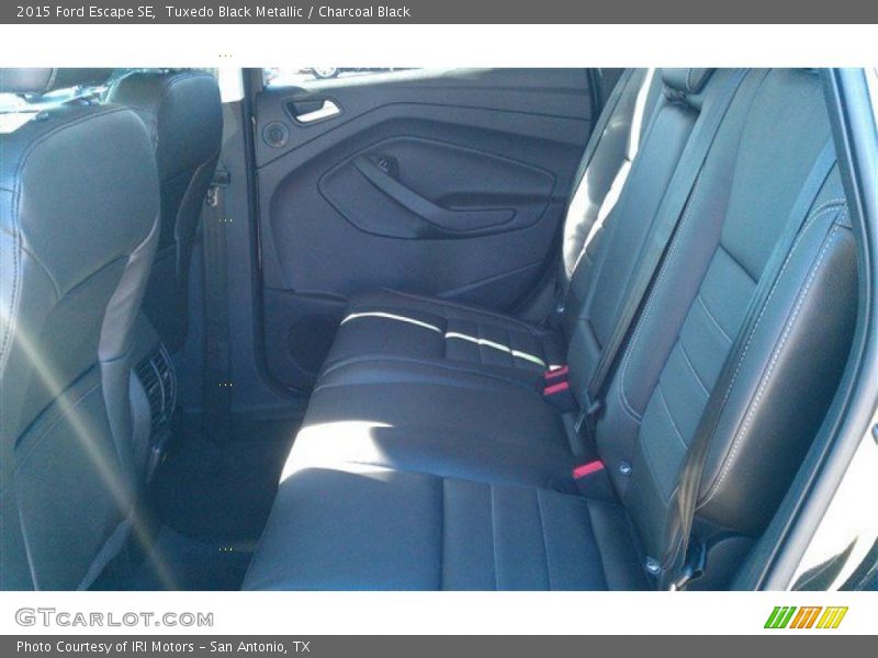 Tuxedo Black Metallic / Charcoal Black 2015 Ford Escape SE