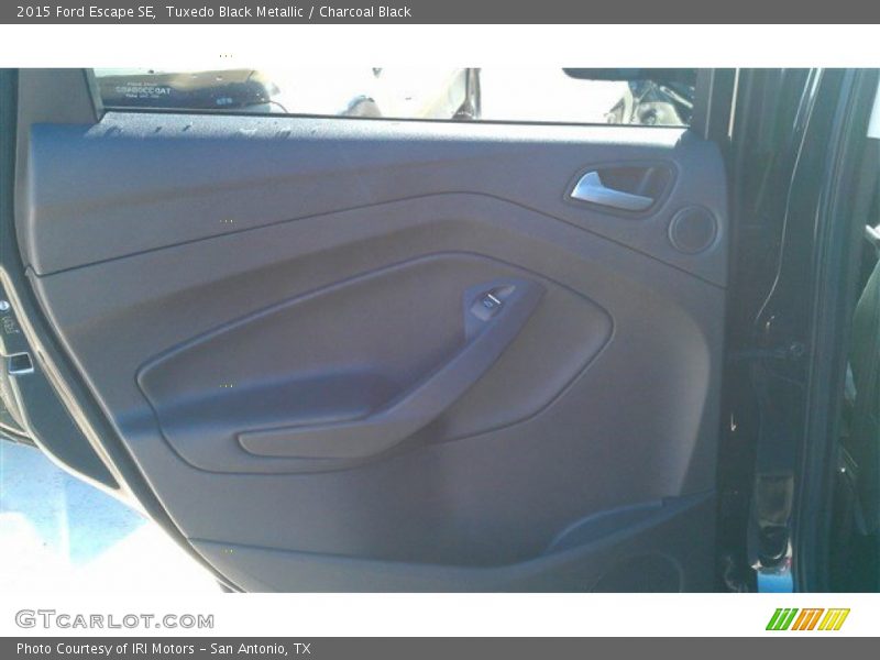 Tuxedo Black Metallic / Charcoal Black 2015 Ford Escape SE