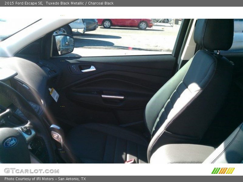 Tuxedo Black Metallic / Charcoal Black 2015 Ford Escape SE