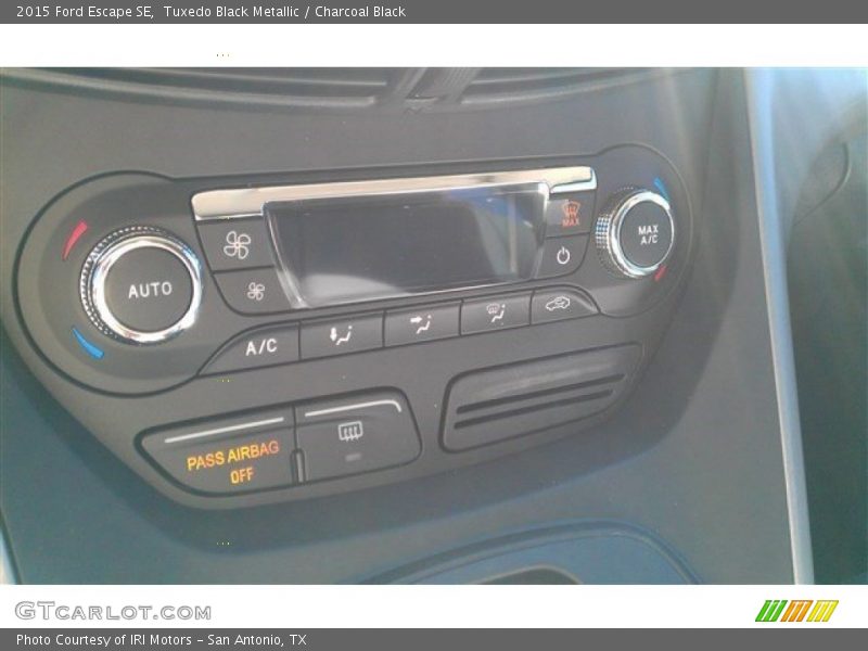 Tuxedo Black Metallic / Charcoal Black 2015 Ford Escape SE