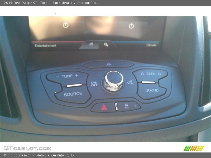 Tuxedo Black Metallic / Charcoal Black 2015 Ford Escape SE