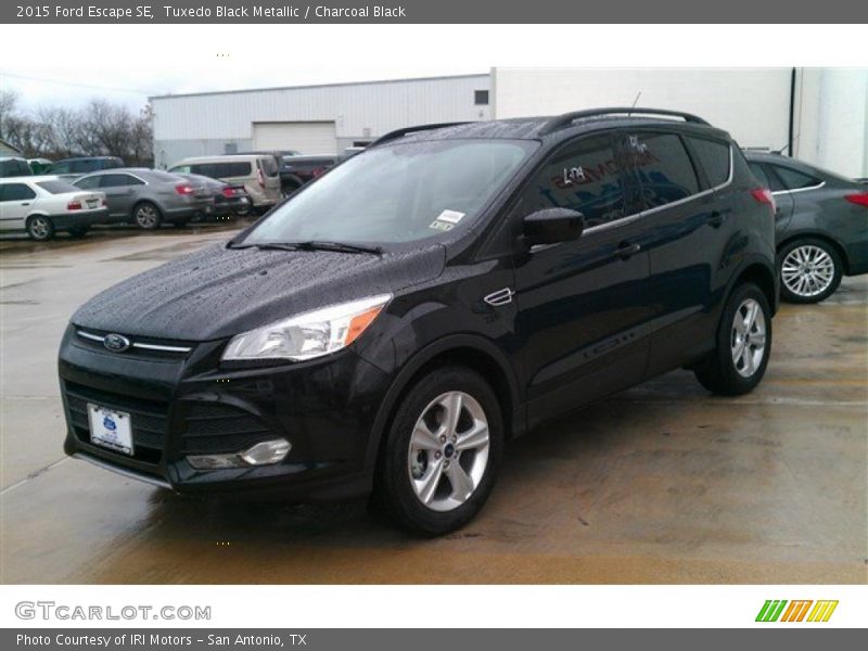 Tuxedo Black Metallic / Charcoal Black 2015 Ford Escape SE