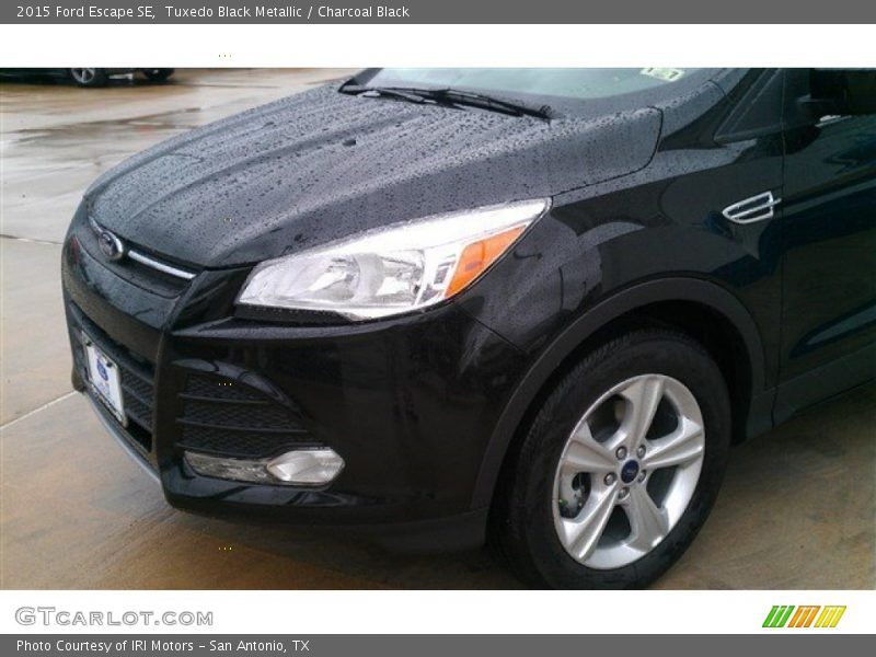 Tuxedo Black Metallic / Charcoal Black 2015 Ford Escape SE