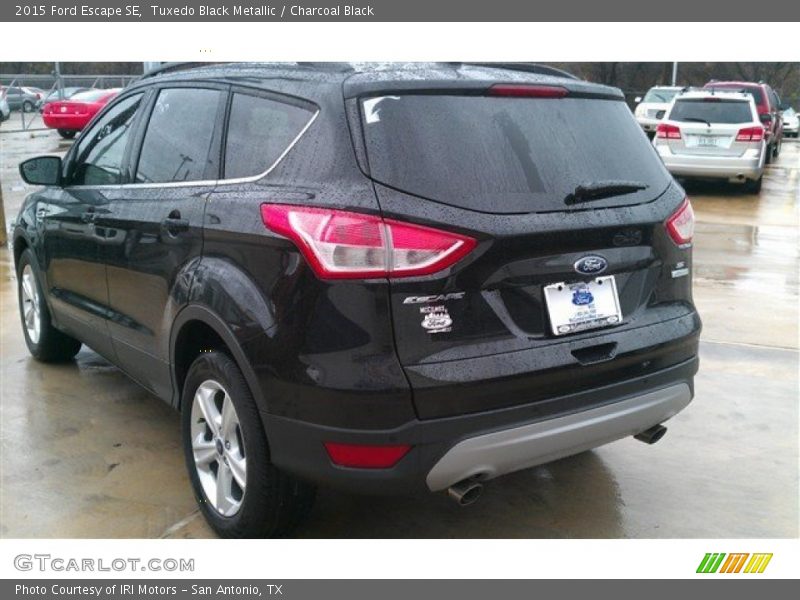 Tuxedo Black Metallic / Charcoal Black 2015 Ford Escape SE