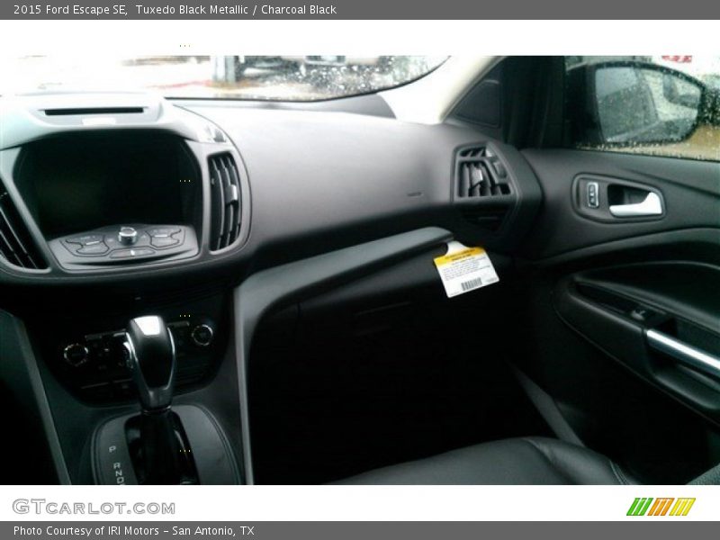 Tuxedo Black Metallic / Charcoal Black 2015 Ford Escape SE