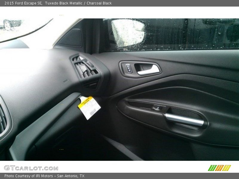 Tuxedo Black Metallic / Charcoal Black 2015 Ford Escape SE
