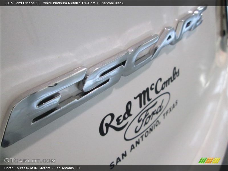 White Platinum Metallic Tri-Coat / Charcoal Black 2015 Ford Escape SE