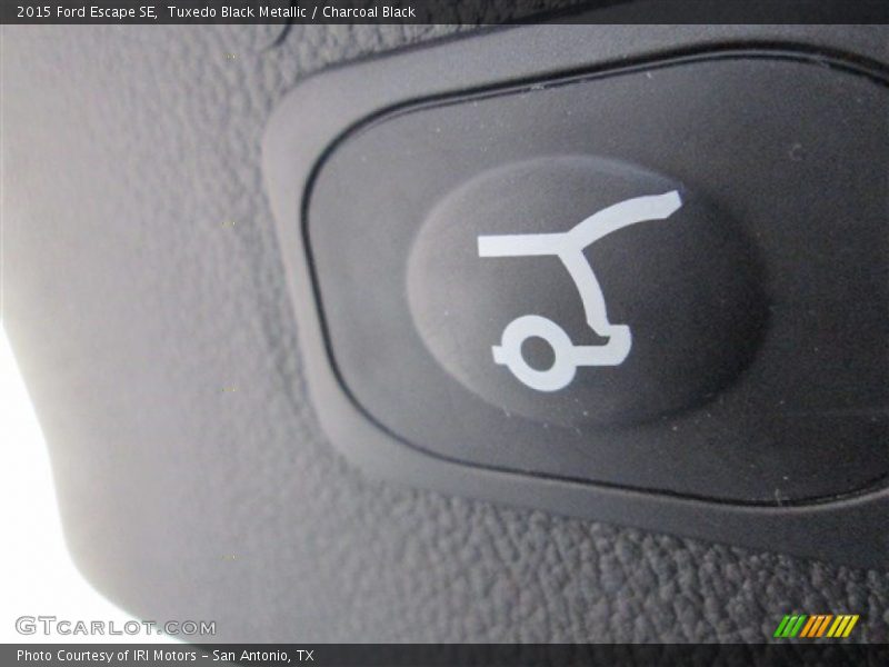 Tuxedo Black Metallic / Charcoal Black 2015 Ford Escape SE