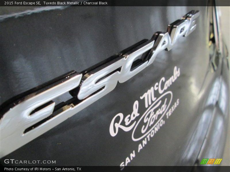 Tuxedo Black Metallic / Charcoal Black 2015 Ford Escape SE