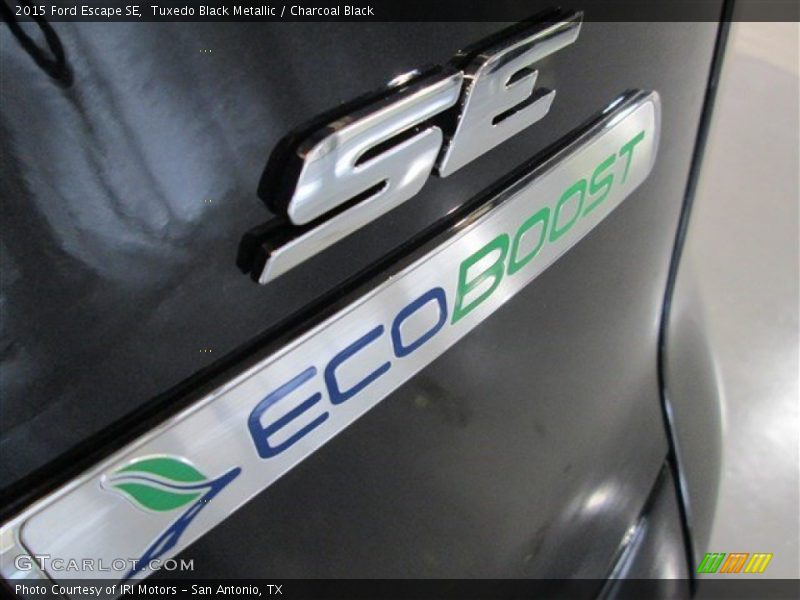 Tuxedo Black Metallic / Charcoal Black 2015 Ford Escape SE