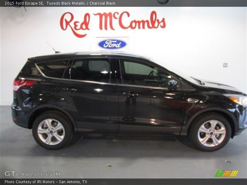 Tuxedo Black Metallic / Charcoal Black 2015 Ford Escape SE