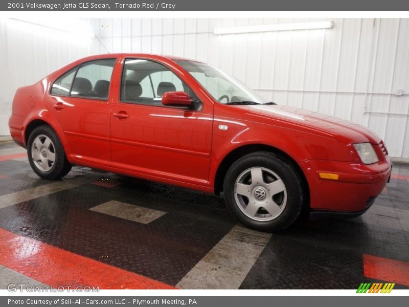 Front 3/4 View of 2001 Jetta GLS Sedan