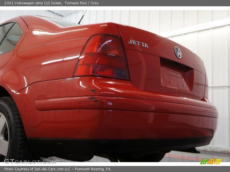 Tornado Red / Grey 2001 Volkswagen Jetta GLS Sedan