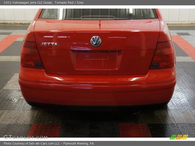 Tornado Red / Grey 2001 Volkswagen Jetta GLS Sedan