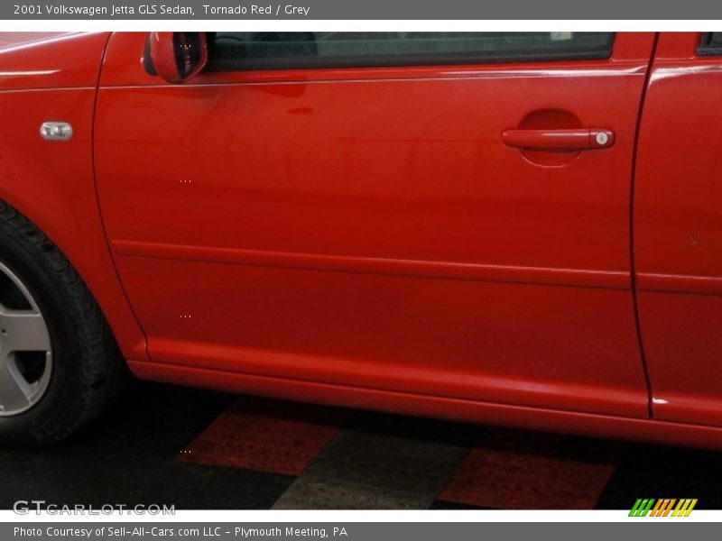 Tornado Red / Grey 2001 Volkswagen Jetta GLS Sedan