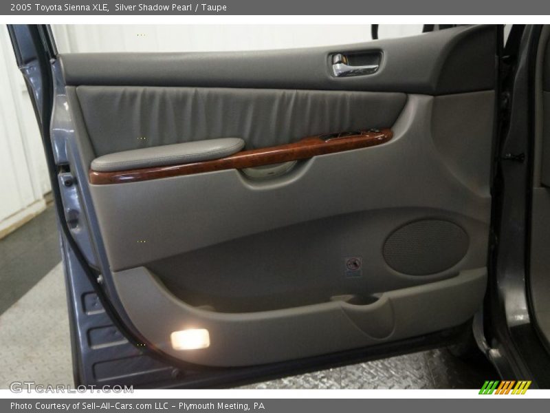 Silver Shadow Pearl / Taupe 2005 Toyota Sienna XLE