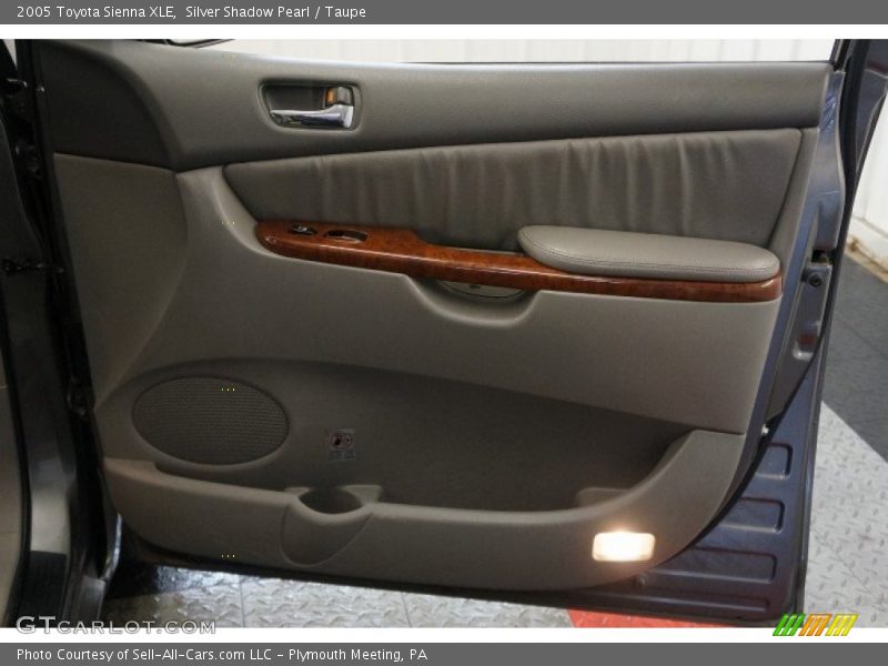 Silver Shadow Pearl / Taupe 2005 Toyota Sienna XLE