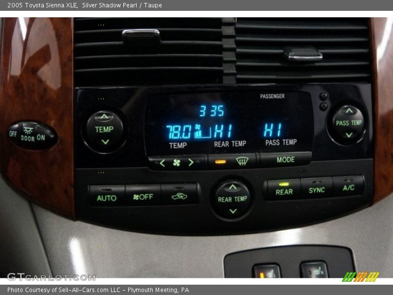 Silver Shadow Pearl / Taupe 2005 Toyota Sienna XLE