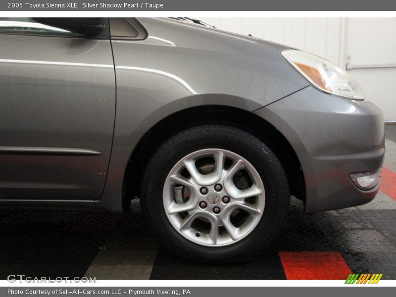 Silver Shadow Pearl / Taupe 2005 Toyota Sienna XLE