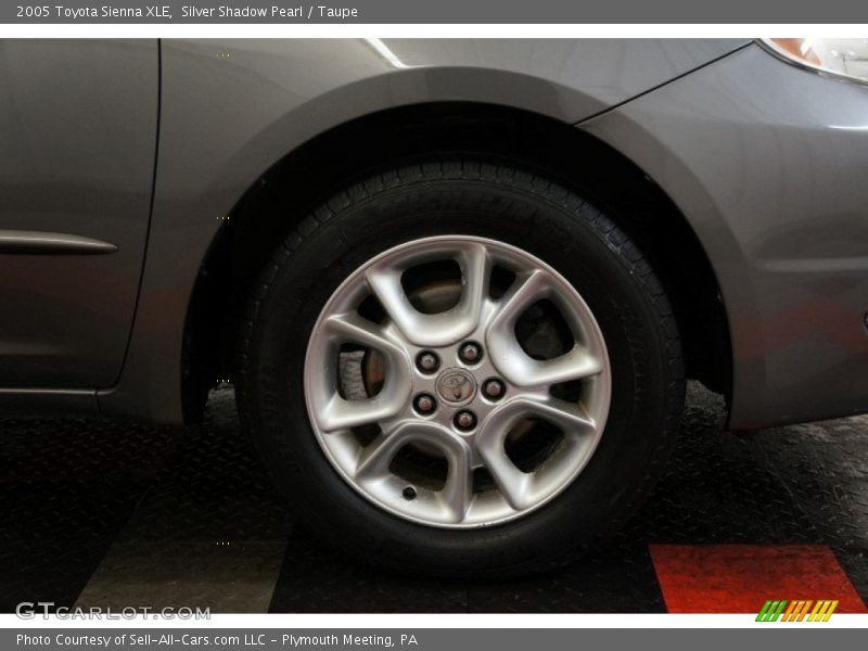 Silver Shadow Pearl / Taupe 2005 Toyota Sienna XLE